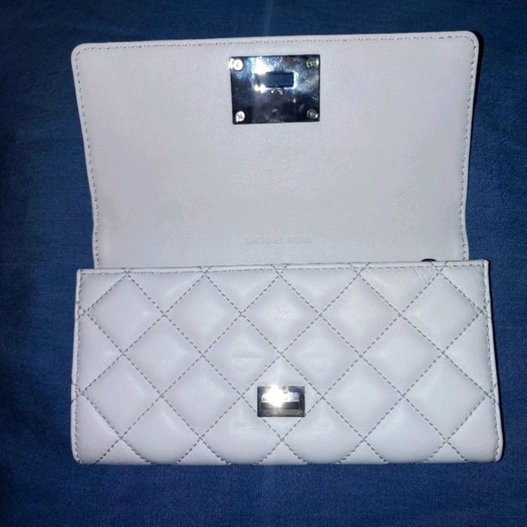 Michael Kors white quilted wallet - Picture 5 of 6